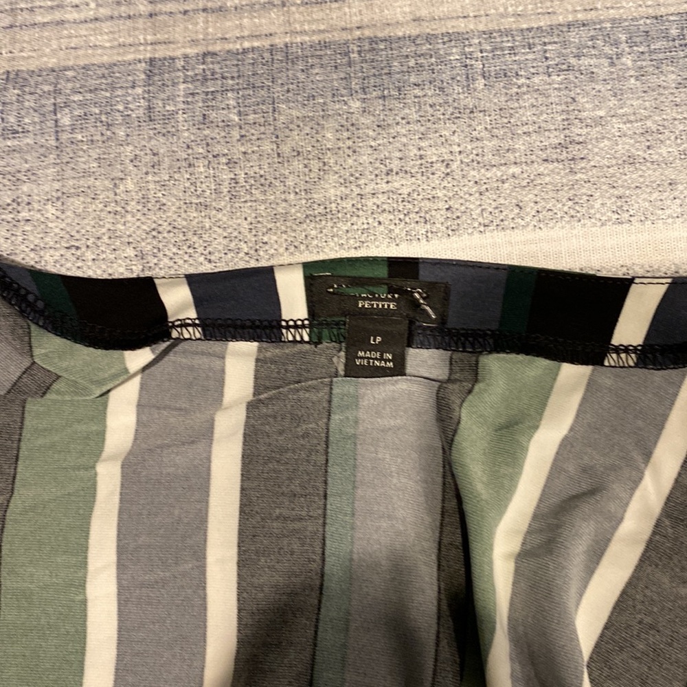 Ann Taylor factory wrap dress, NWOT - Picture 4 of 5